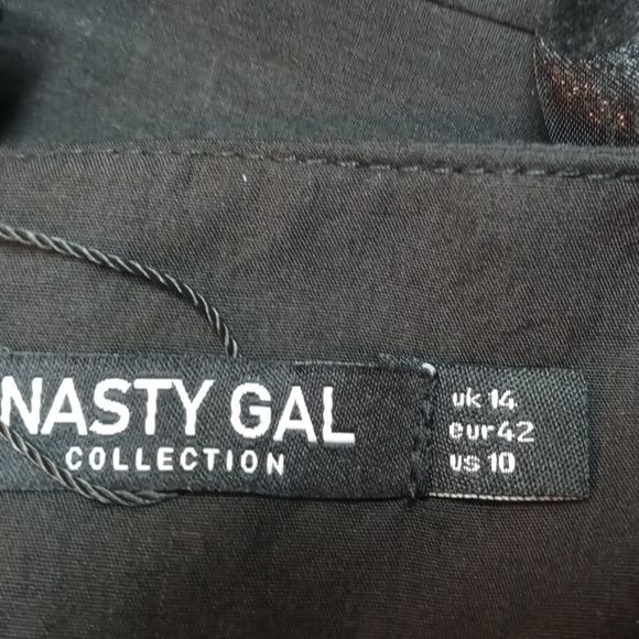 Nasty Gal Square Did You Go Spotty Crop Top - Picture 13 of 13